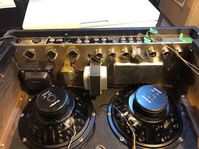 Fender Super Reverb Pré CBS avec road case neuf in Amps & Pedals in Longueuil / South Shore - Image 6