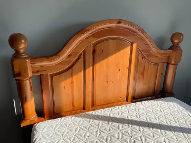 Bed and Tempur Pedic Mattress set in Beds & Mattresses in Napanee - Image 3