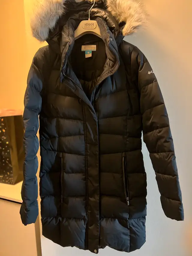 Columbia Black Down Puffer Jacket with Fur Hood - Size M63749433778947121