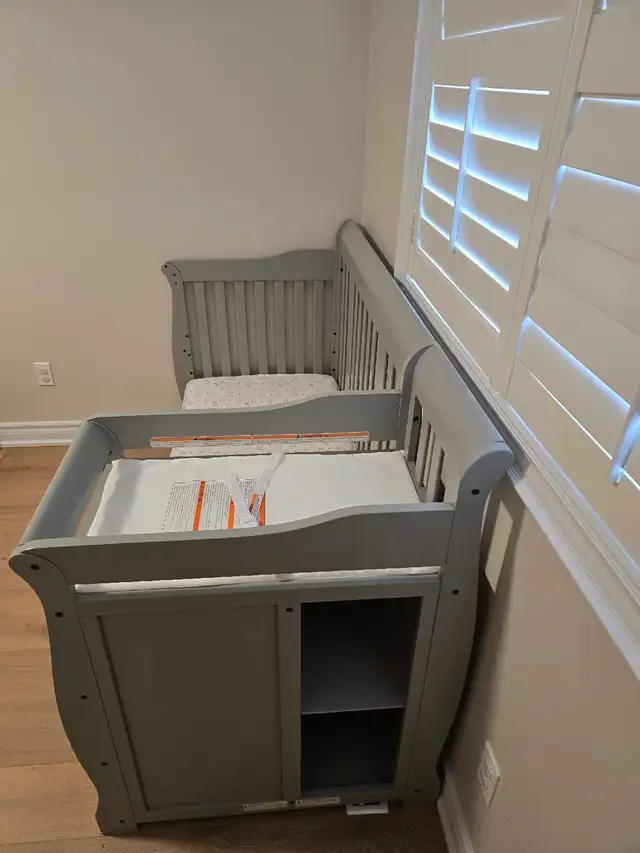 Crib and mattress in Cribs in Markham / York Region - Image 5