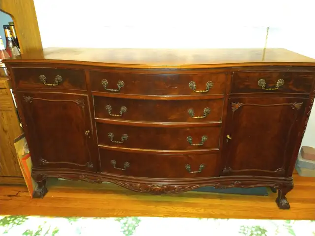 Rare Antique Mahogany Dining Room Set in Dining Tables & Sets in City of Toronto - Image 3
