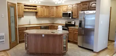 This well-maintained and spacious 3-bedroom, 3-bathroom condo is located in the desirable Whistle Be...