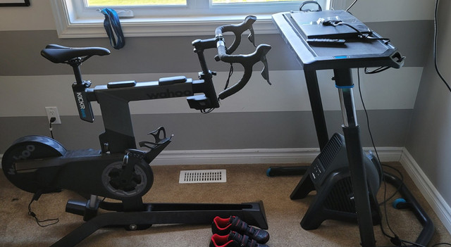 Wahoo KICKR BIKE Ultimate Bundle – Like New in Exercise Equipment in Ottawa