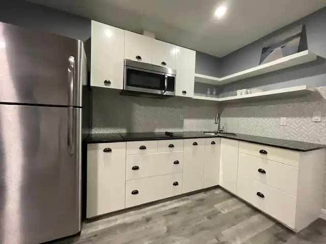 Newer Large  Unit at Bathurst&Wilson...Subway/Parking/ in Long Term Rentals in City of Toronto - Image 4