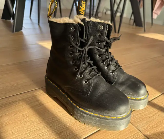 dr martens platform in Women's - Shoes in Laval / North Shore - Image 2