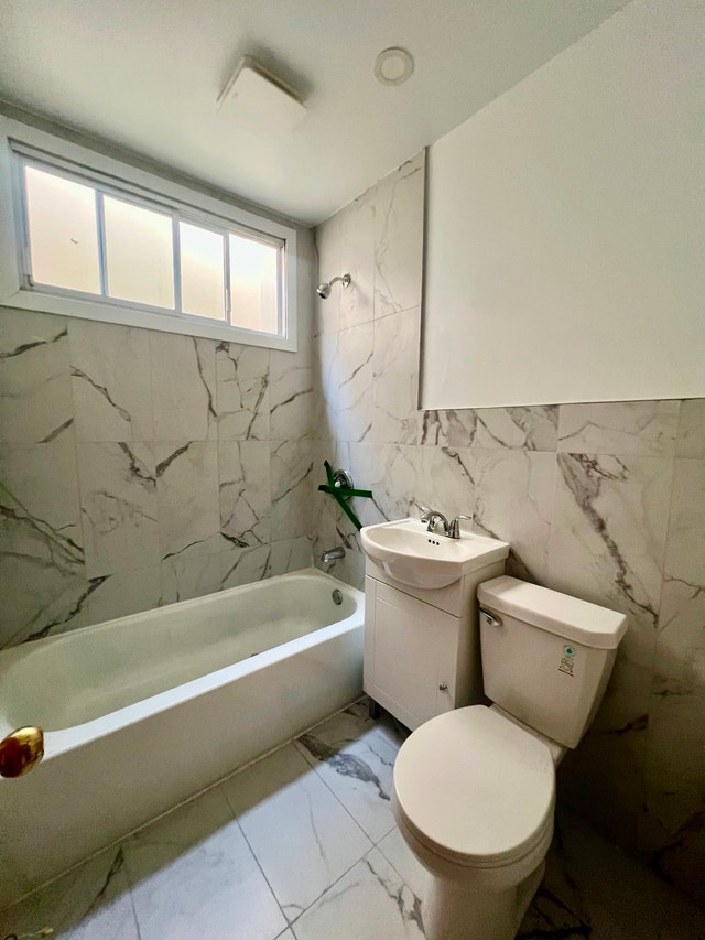 5½ à louer à Rosemont – 3 chambres + salon fermé | 1 678 $/mois — photo 1