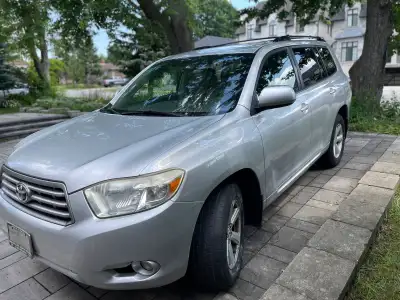 Looking for a clean, reliable, and spacious family SUV? This 2008 Toyota Highlander V6 4WD is a grea...