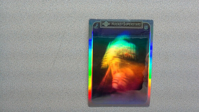 lot 8 cartes Hologrames Upper Deck Hockey 1990-91 (020821-3998) dans Art et objets de collection  à Laval/Rive Nord