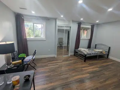 Daily Weekly apartment rental Brampton Furnished In-suite luxury washroom Full kitchen Huge Windows...