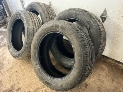 Set of 4 Laufenn X-Fit HT 275/55R20 (117H) all-season truck/SUV tires. Used tires with 9/32 tread le...
