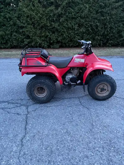 Honda Fourtrax 200 . Rare model . Great shape . Comes with ownership 1800$
