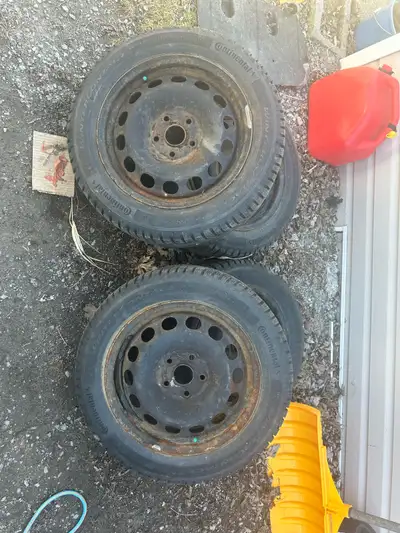 4 new Continental WinterContact SI Plus winter tires on steel rims, from a 2006 Jetta, 400$