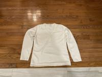 EUC, ladies vneck sweater, size medium, fm Northern Reflections