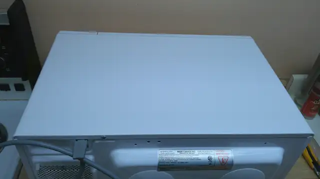 Microwave GE White 1100W in Microwaves & Cookers in Mississauga / Peel Region - Image 7