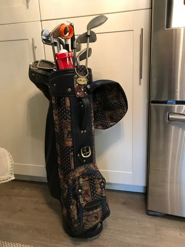 Golf Caddy bag with 13 golf clubs in Golf in Richmond - Image 2
