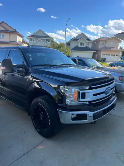 Ford f150 2020 3.5 L V6 engine drives really nice and shifts smooth with 10 speed transmission. Grey...