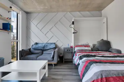 FURNISHED STUDIO UNIT  - 1900 SIMCO ST. NORTH