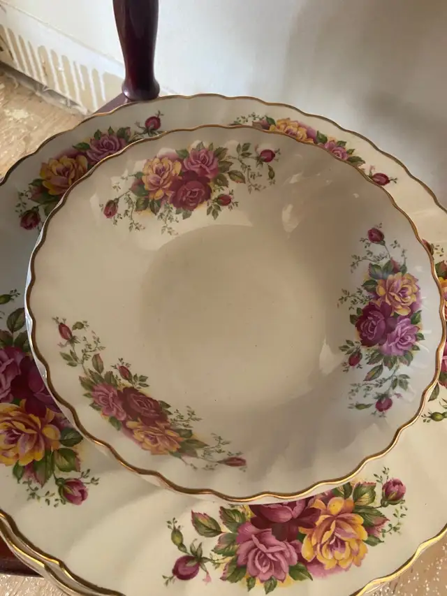MYOTT ROSE GARDEN IRONSTONE WARE DINNER PLATE MADE IN ENGLAND in Kitchen & Dining Wares in Mississauga / Peel Region - Image 6