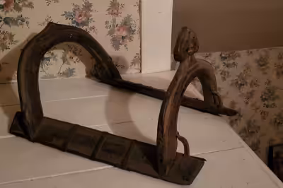 Ancien en Bois, Travail de fer pour Chameau ou dromadaire. Selle: Original Ancien Main Crafted. Très...