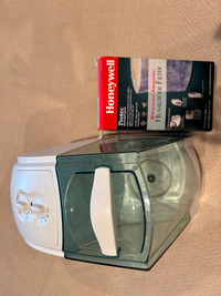 HONEYWELL PORTABLE HOME HUMIDIFIER - easy to use and compact