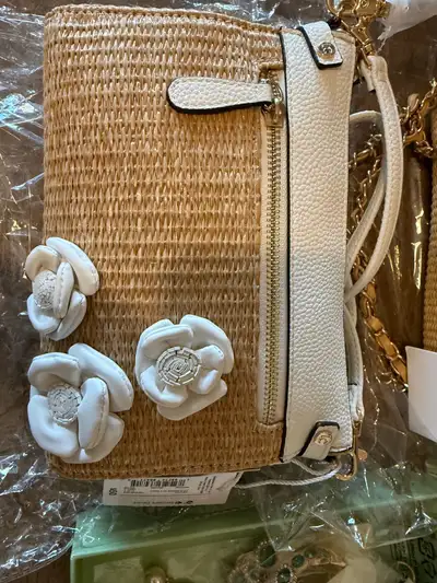 Liz Claiborne Crossbody Bag/ wristlet BRAND NEW$20 retail$50, View more