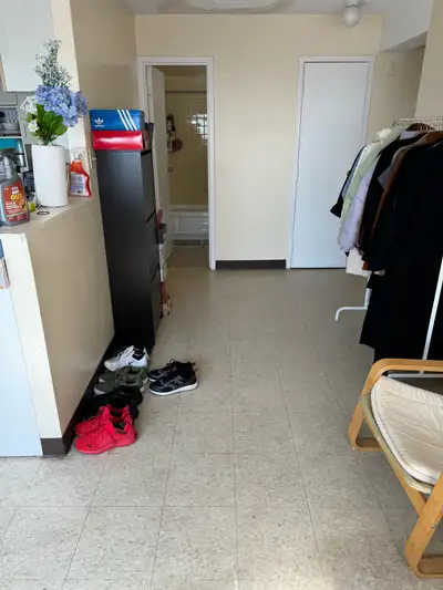 $450 Sharing Room Available for a girl in Downtown