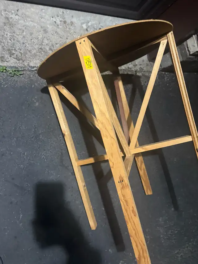 Round wooden side table in Other Tables in Oshawa / Durham Region - Image 4