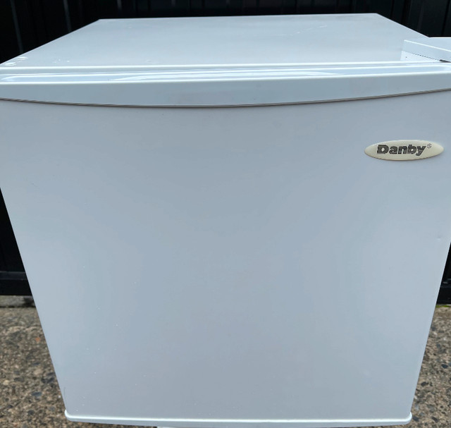 Danby 1.7 Litre Compact Refrigerator in Refrigerators in Burnaby/New Westminster - Image 3