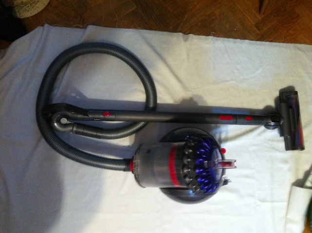 Dyson Cinetic Big Ball VACUUM in Vacuums in Barrie - Image 2