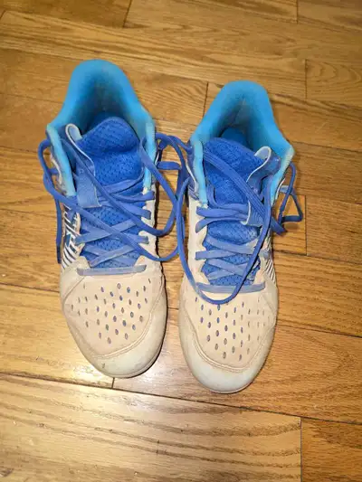 Under Armour Baseball Cleats Youth Size 4.5 Pickup QEW and Cawthra