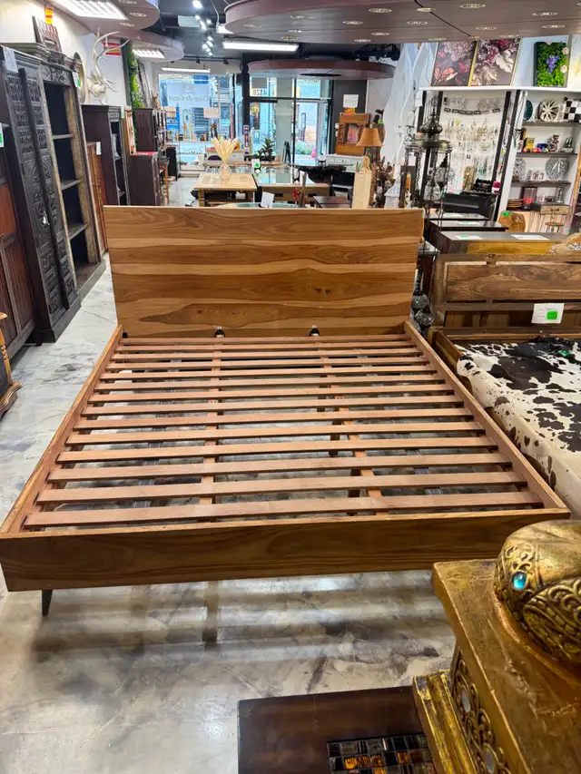 ✅ Lit king superbe bois de rose, cadre complet de lit king Inde in Beds & Mattresses in City of Montréal - Image 3