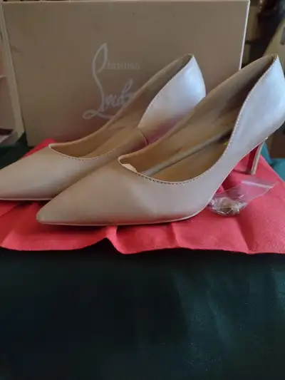Soulier Christian Louboutin, View more