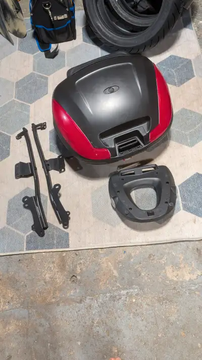 E47 Monokey Top Case with Backrest for a passenger, Mounting rack and top plate and hardware all inc...