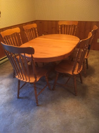 Roxton Pedestal table with six chairs
