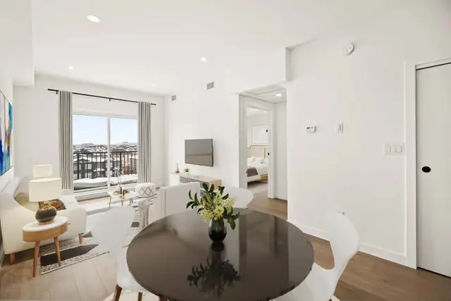 LUXURY 2 Bedroom Apartment! With Fitness Centre!