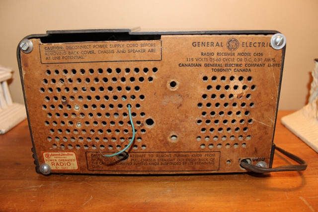 Vintage RCA Victor Radio dans Art et objets de collection  à London - Image 4