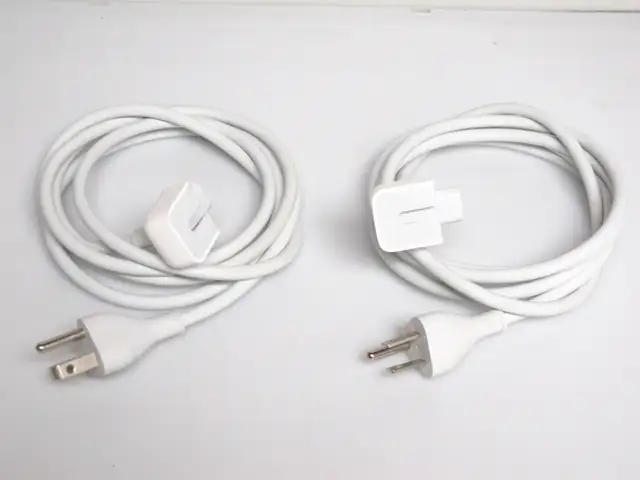 Pair New cond. Genuien Apple 6Ft power extension cords magsafe in Laptop Accessories in City of Toronto - Image 2