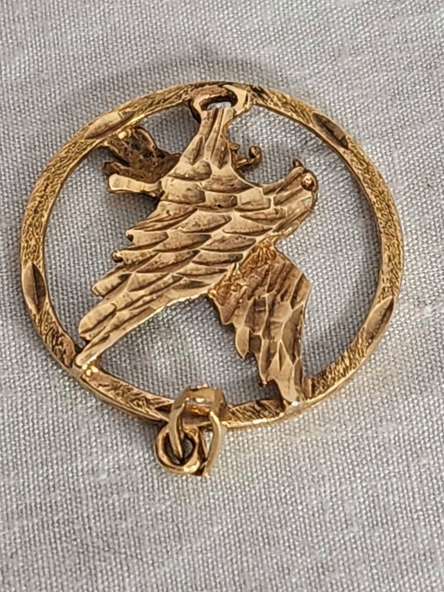 12K Gold Hawk or Eagle Pendant 3.47g 1" Diameter in Jewellery & Watches in City of Toronto - Image 3