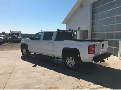 EXCELLENT CONDITION 2018 GMC SIERRA 1500 4X4 GAS with low KM’s. Half Ton Crew Cab Truck. 5.3 L Engin...