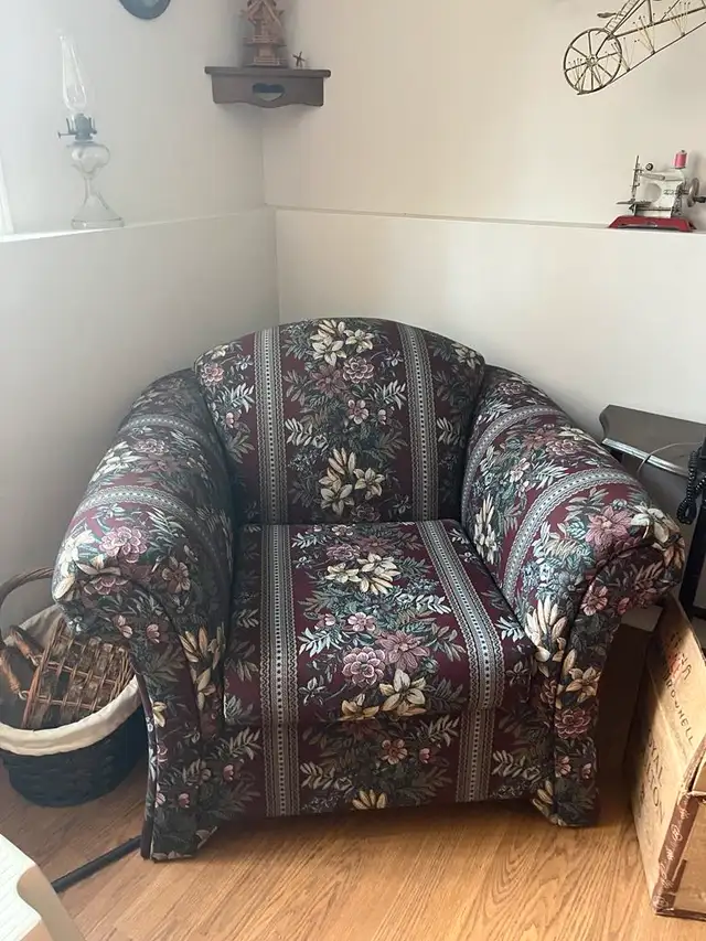 3 Piece Sofa / Loveseat / Chair Set in Couches & Futons in City of Halifax - Image 4