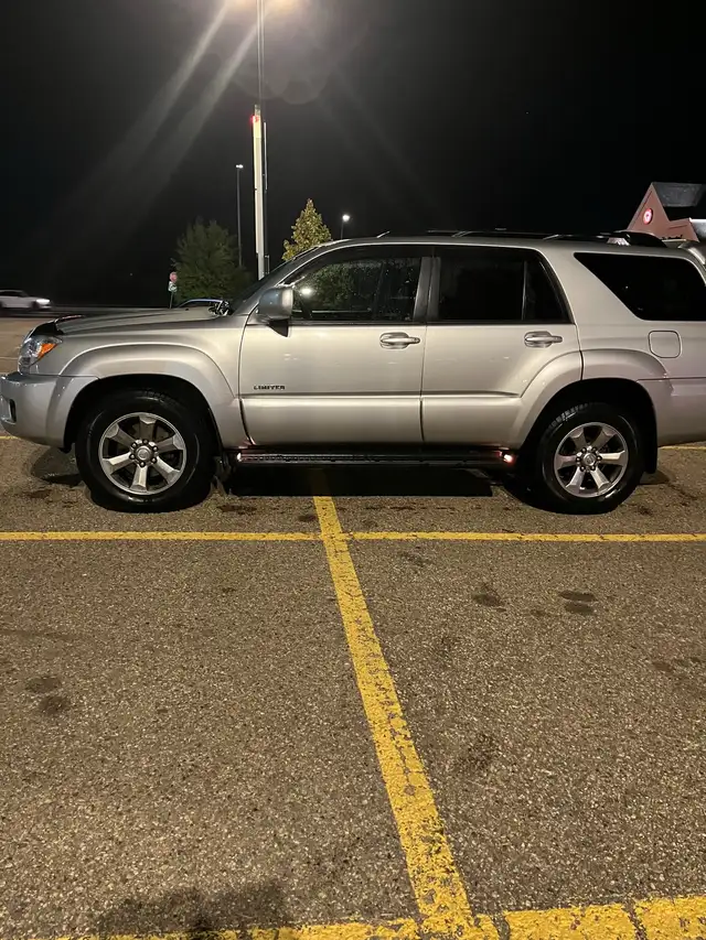 Toyota 4Runner Limited V6
