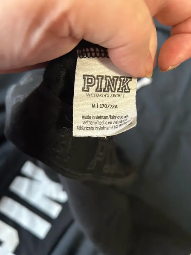 PINK Sweatpants in Women's - Bottoms in Oakville / Halton Region - Image 3