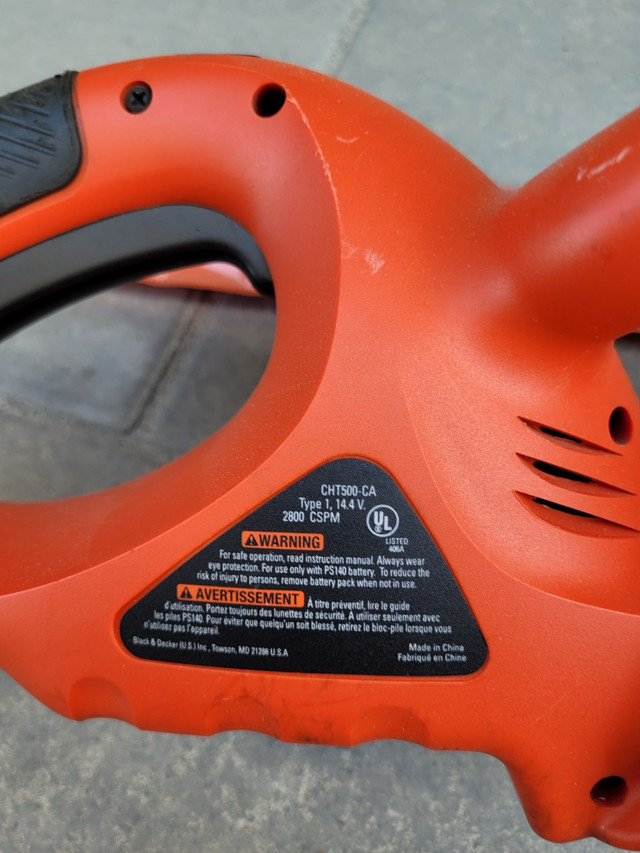Taille haie rechargeable Black and Decker dans Tondeuses et souffleuses  à Laval/Rive Nord - Image 3