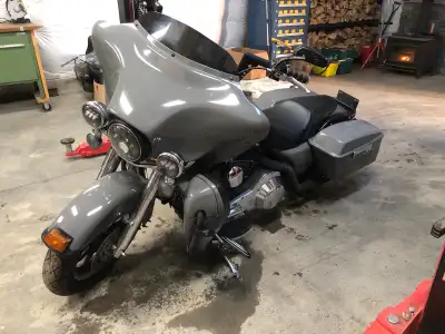 Great bike, rides smooth and keeps up with the crew. New metzler tires, harley seat, bars ,controls...