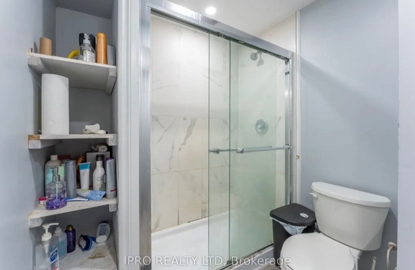Basement room for rent 4