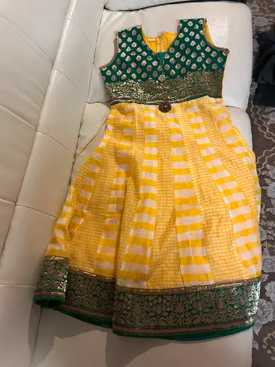 Size: 10-12 years Pick up MillWoods! Nothing wrong with it. Selling because bought it for my daughte...