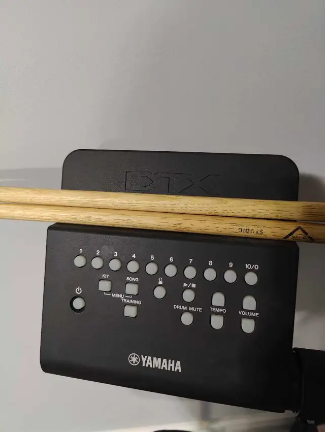 Yamaha DTX 400K Electronic Drum Kit in Drums & Percussion in Mississauga / Peel Region - Image 3