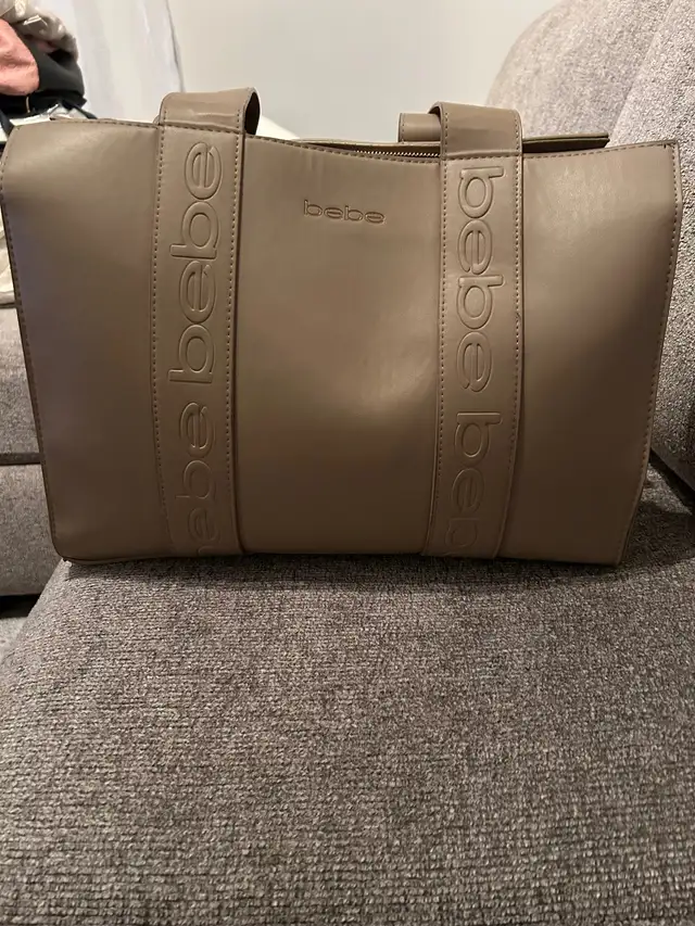 Bebe Large Purse in Women's - Bags & Wallets in Thunder Bay - Image 2