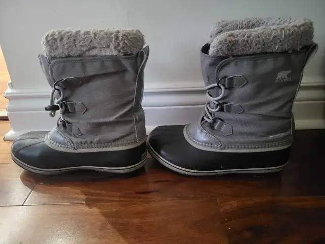 Sorel waterproof boots in Kids & Youth in Markham / York Region - Image 2