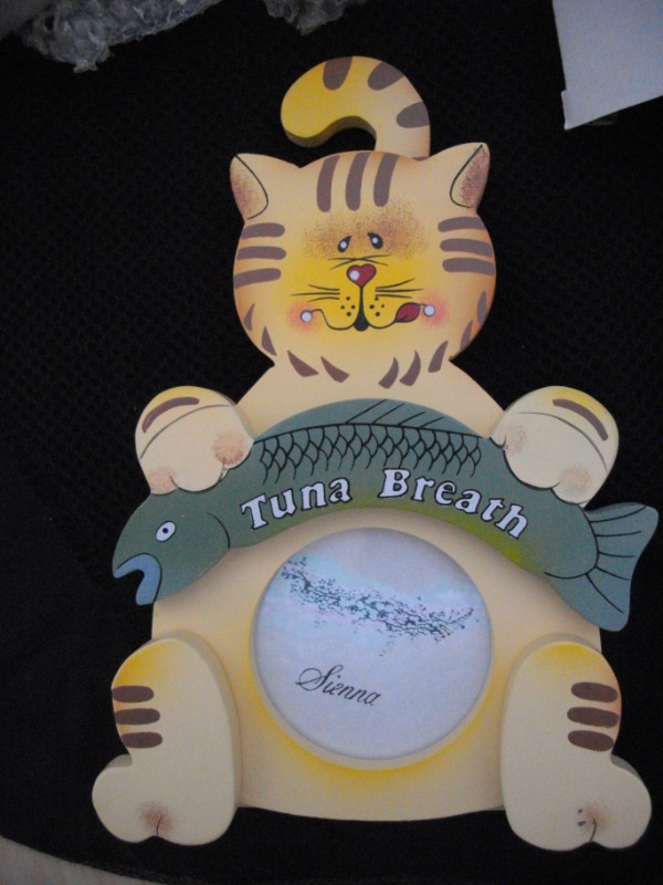 Cat Shaped Picture Frame in Home Décor & Accents in Grande Prairie